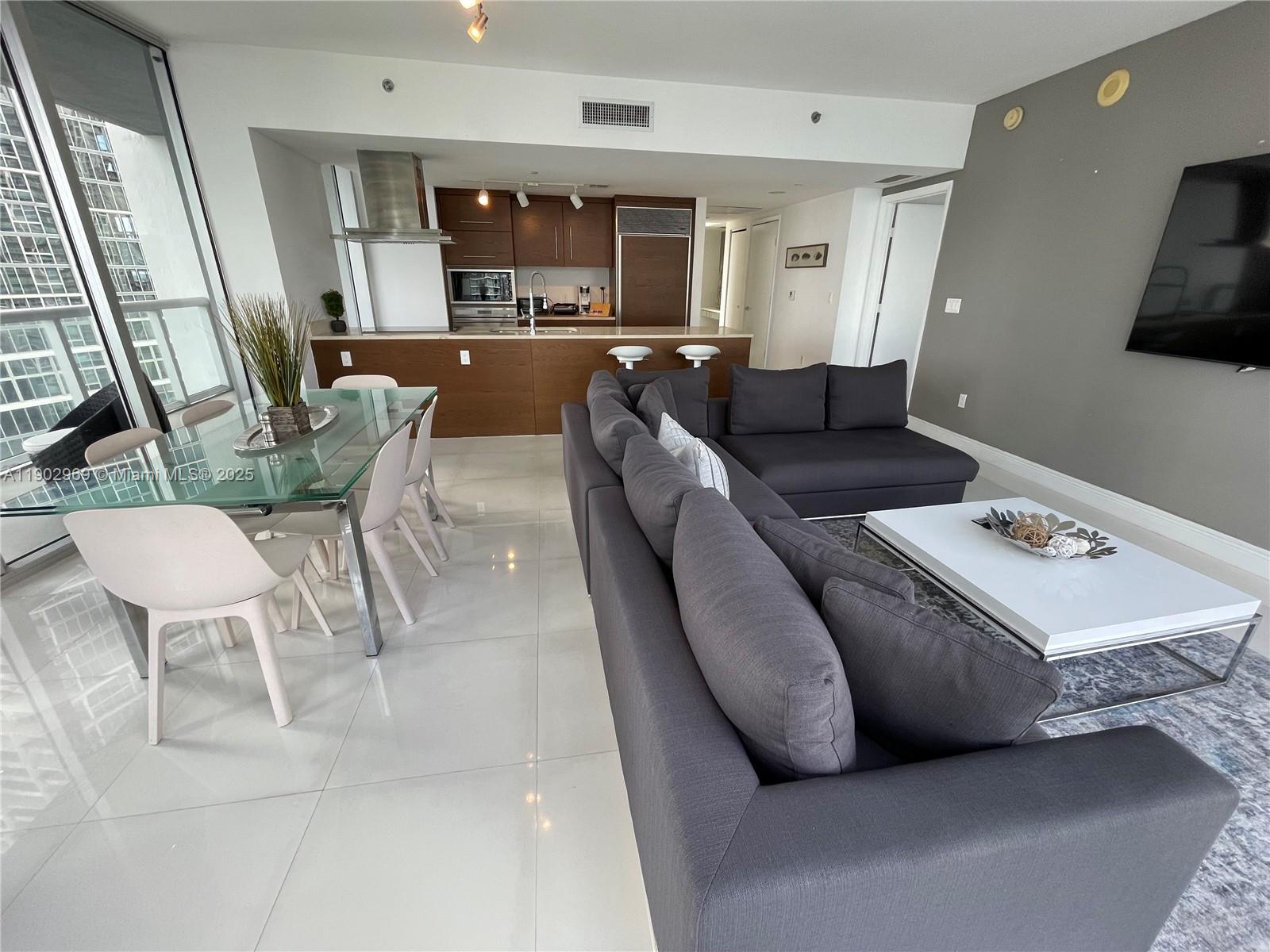 485 Brickell Ave 2602 Property Photo 6