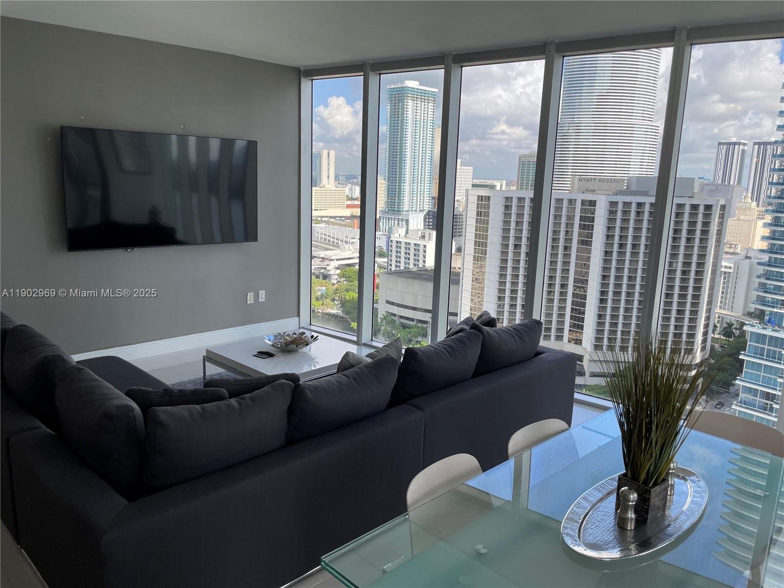 485 Brickell Ave 2602 Property Photo 7
