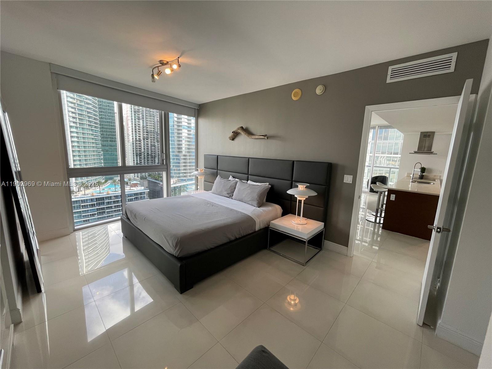 485 Brickell Ave 2602 Property Photo 8