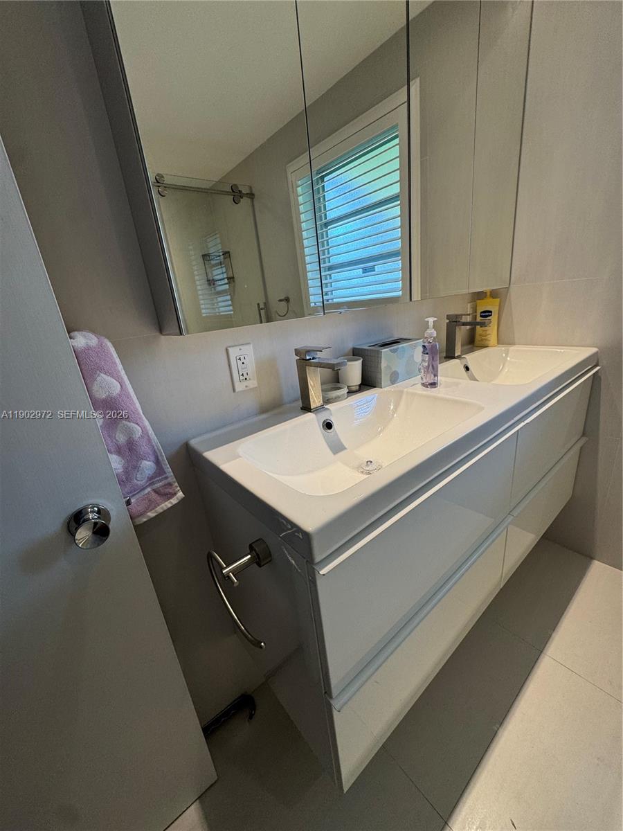 1501 Arthur St 1 Property Photo 4