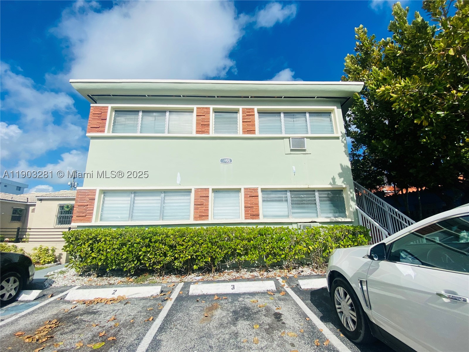 1955 Normandy Dr 2 Property Photo 1