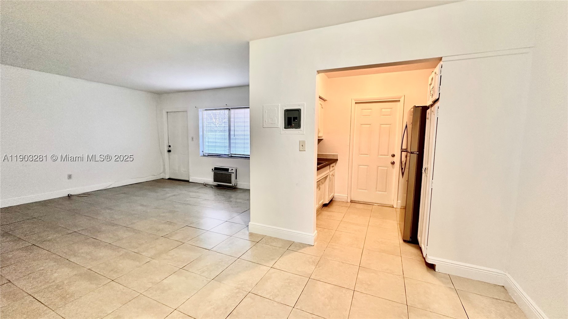 1955 Normandy Dr 2 Property Photo 2