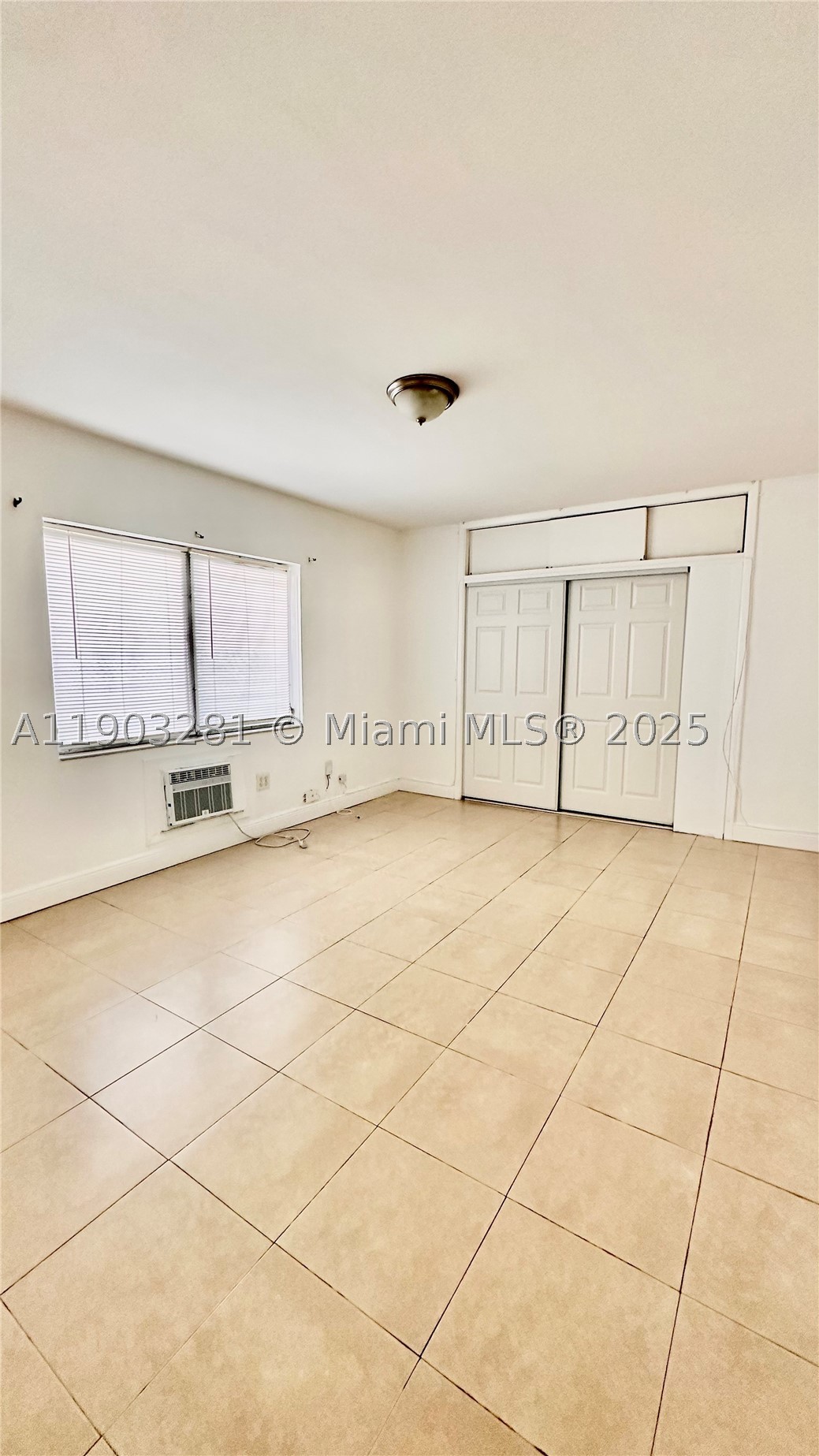 1955 Normandy Dr 2 Property Photo 4