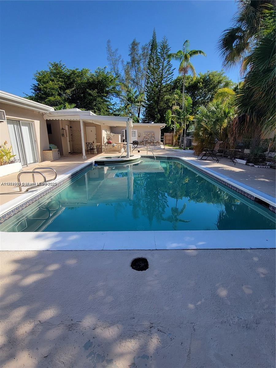 A11903301 Property Photo 4