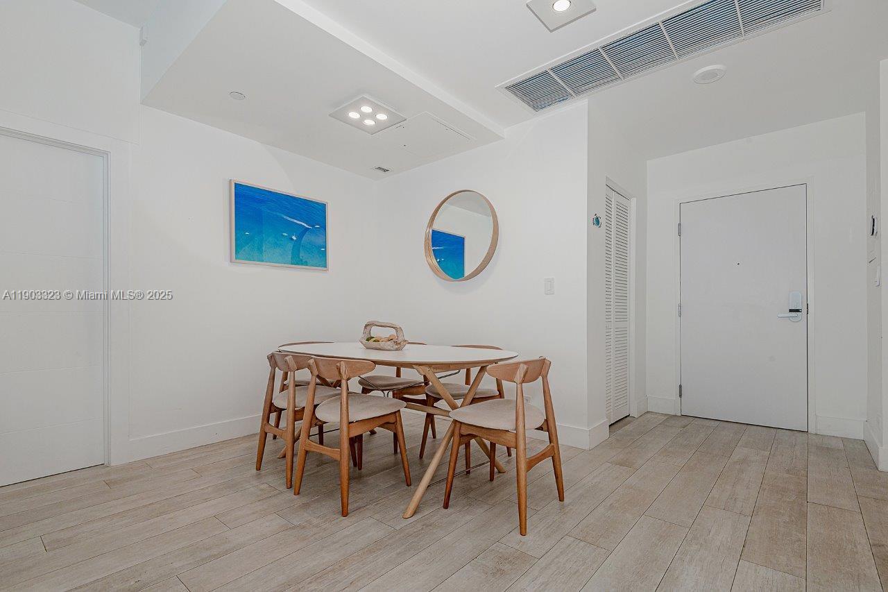 2301 Collins Ave Ph21 Property Photo 5