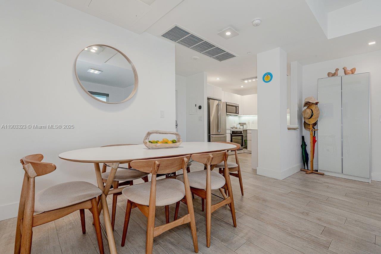 2301 Collins Ave Ph21 Property Photo 6