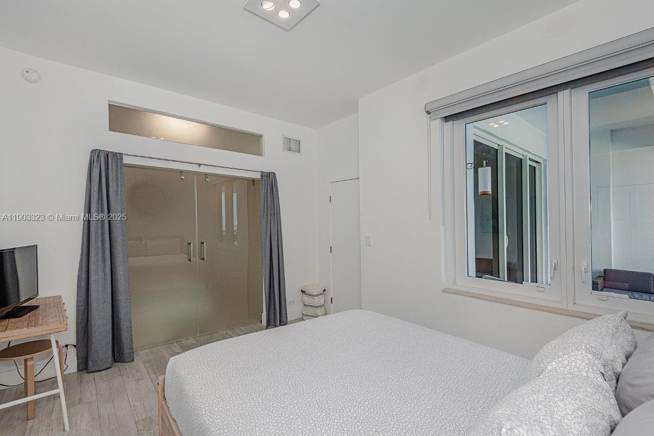 2301 Collins Ave Ph21 Property Photo 17