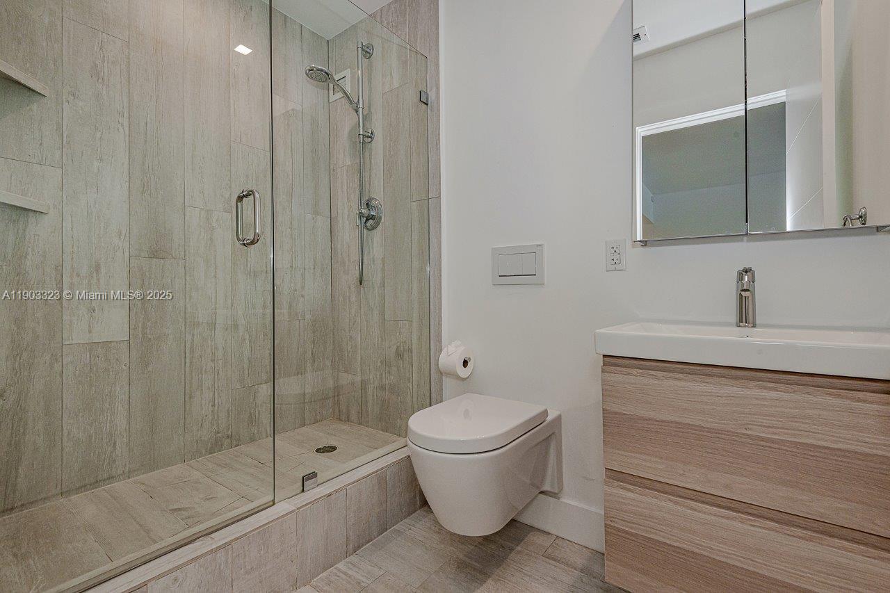 2301 Collins Ave Ph21 Property Photo 22