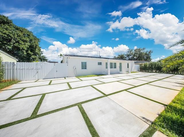 16125 Nw 28th Pl Property Photo 2