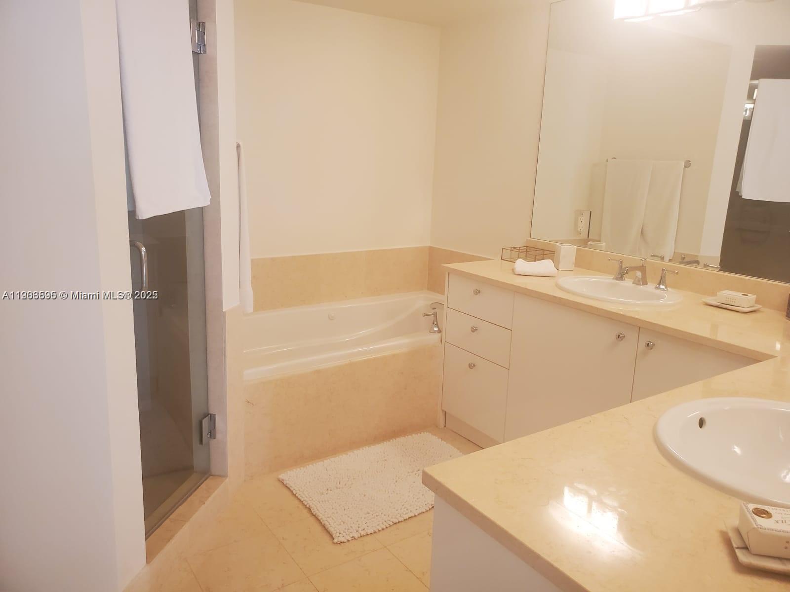 19900 E Country Club Dr 607 Property Photo 10