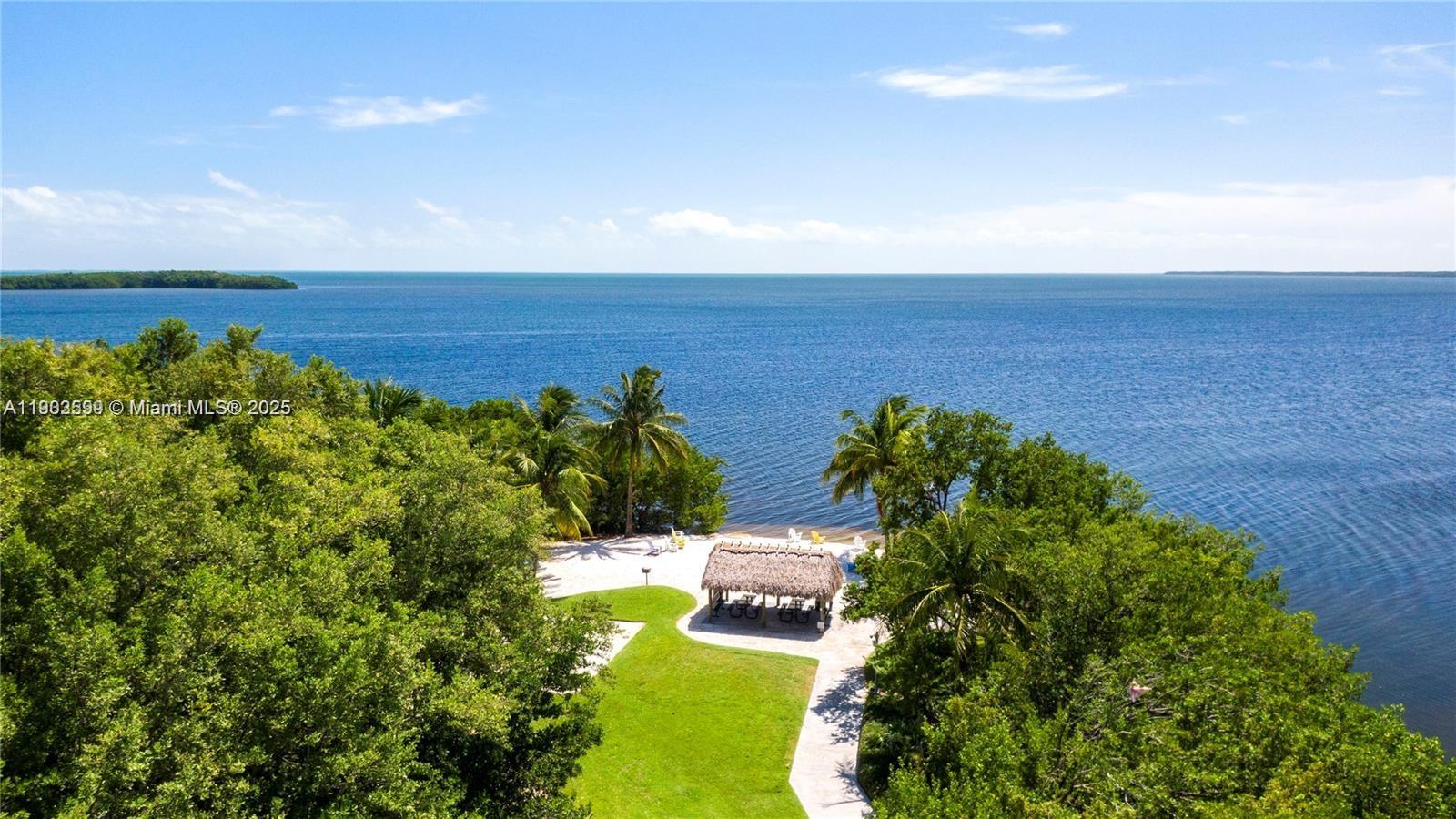 5863 Paradise Point Dr Property Photo 4