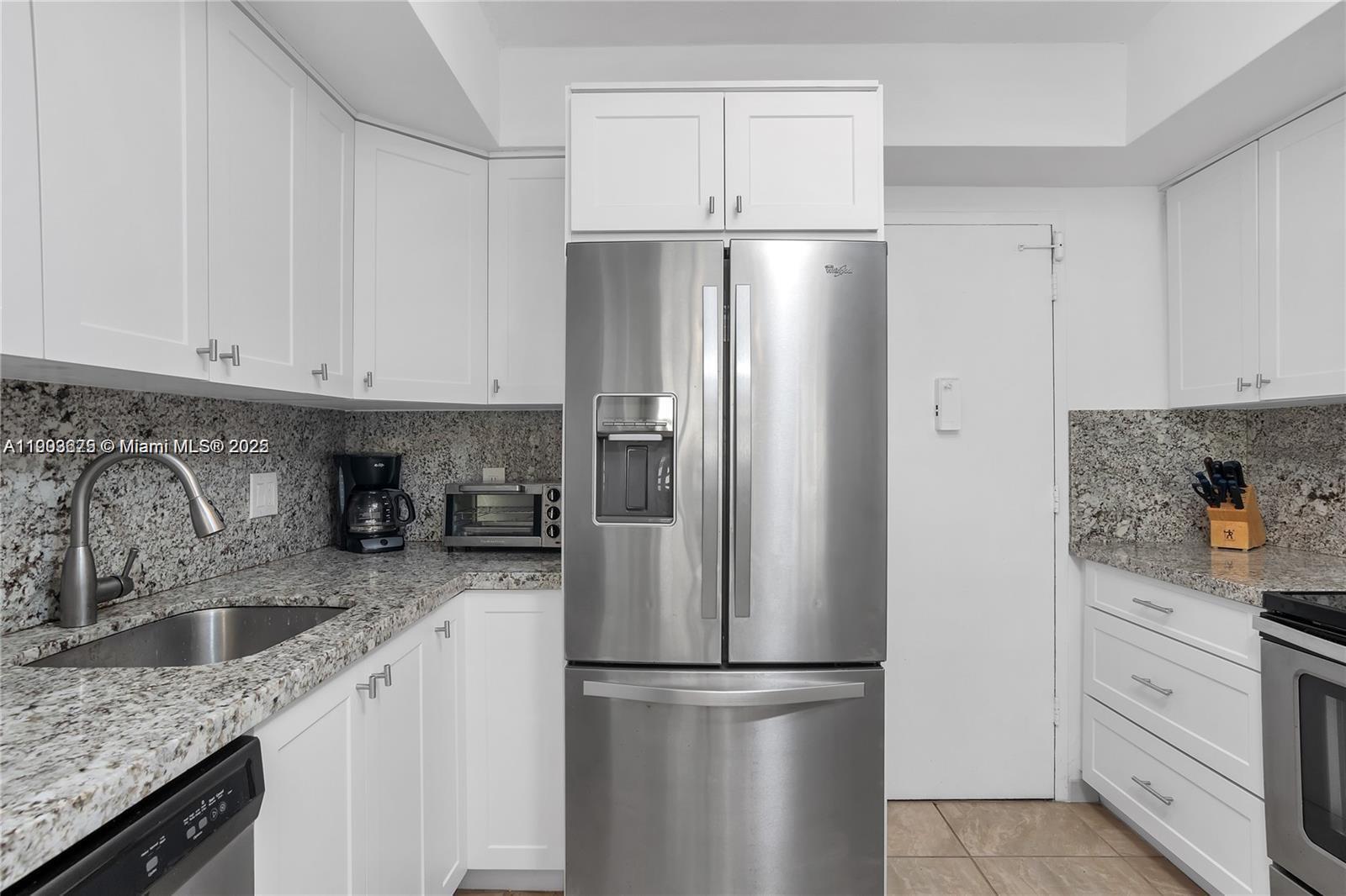 3505 S Ocean Dr 208 Property Photo 6