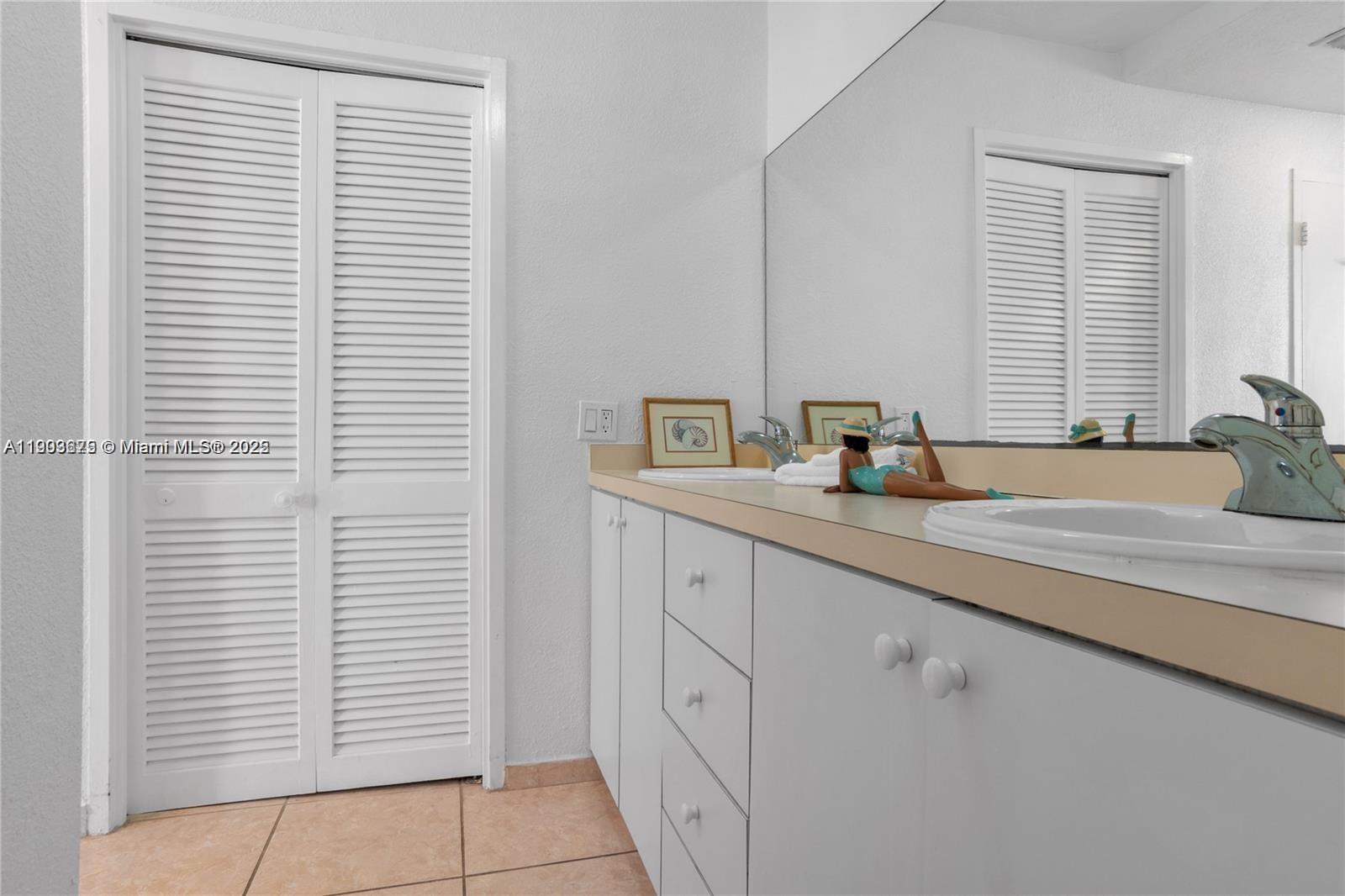 3505 S Ocean Dr 208 Property Photo 11