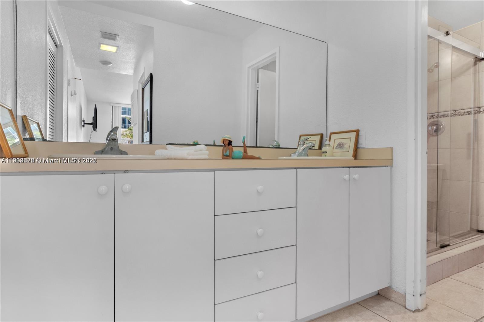 3505 S Ocean Dr 208 Property Photo 12