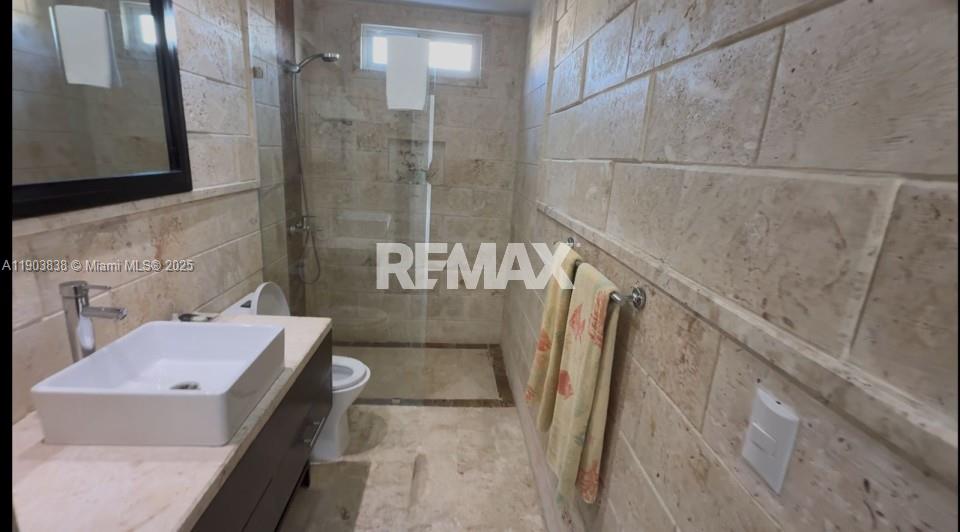 A11903838 Property Photo 3