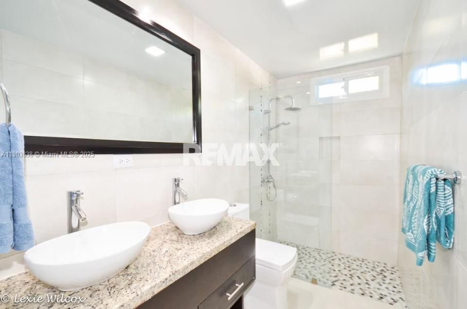 A11903838 Property Photo 5