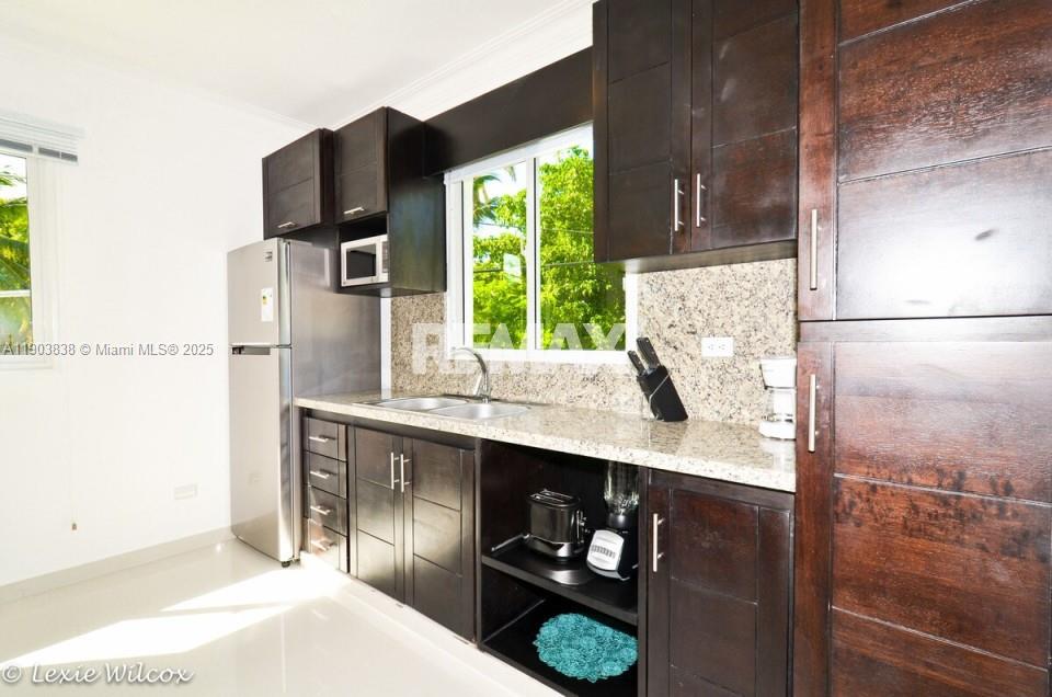 A11903838 Property Photo 7