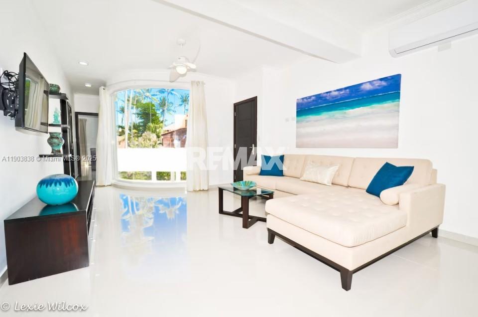 A11903838 Property Photo 10