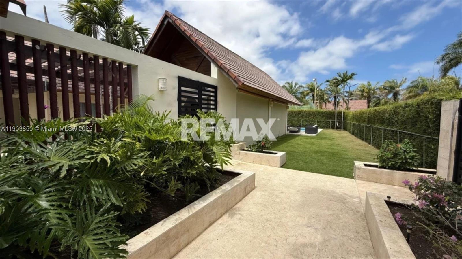 A11903850 Property Photo 2