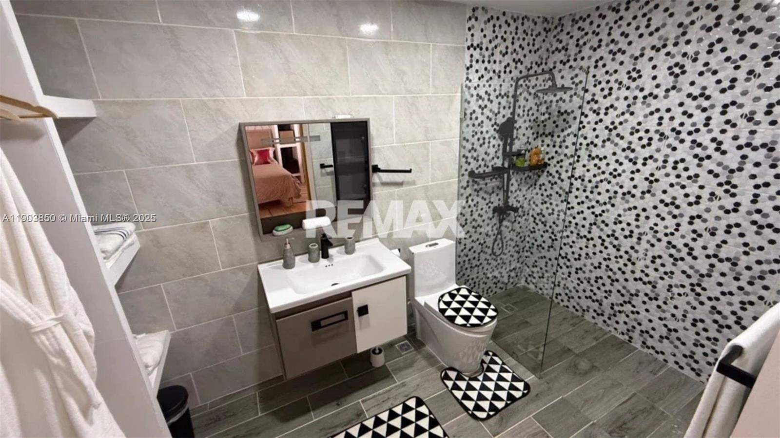 A11903850 Property Photo 4