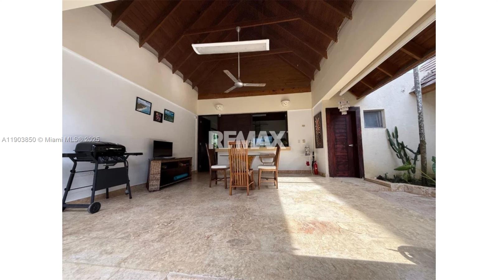 A11903850 Property Photo 7