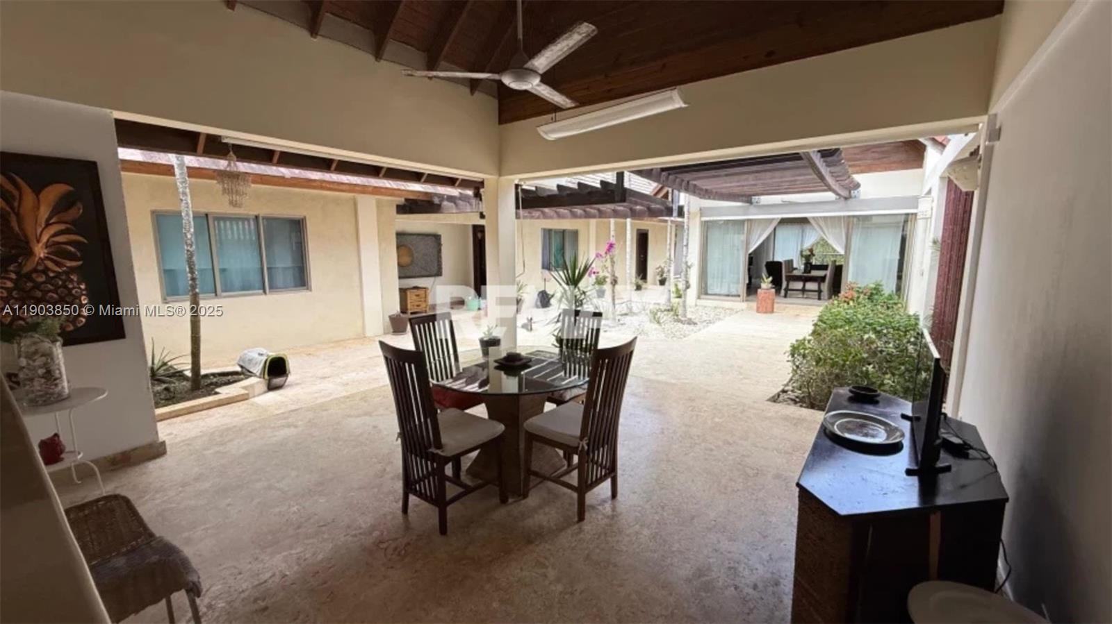 A11903850 Property Photo 8