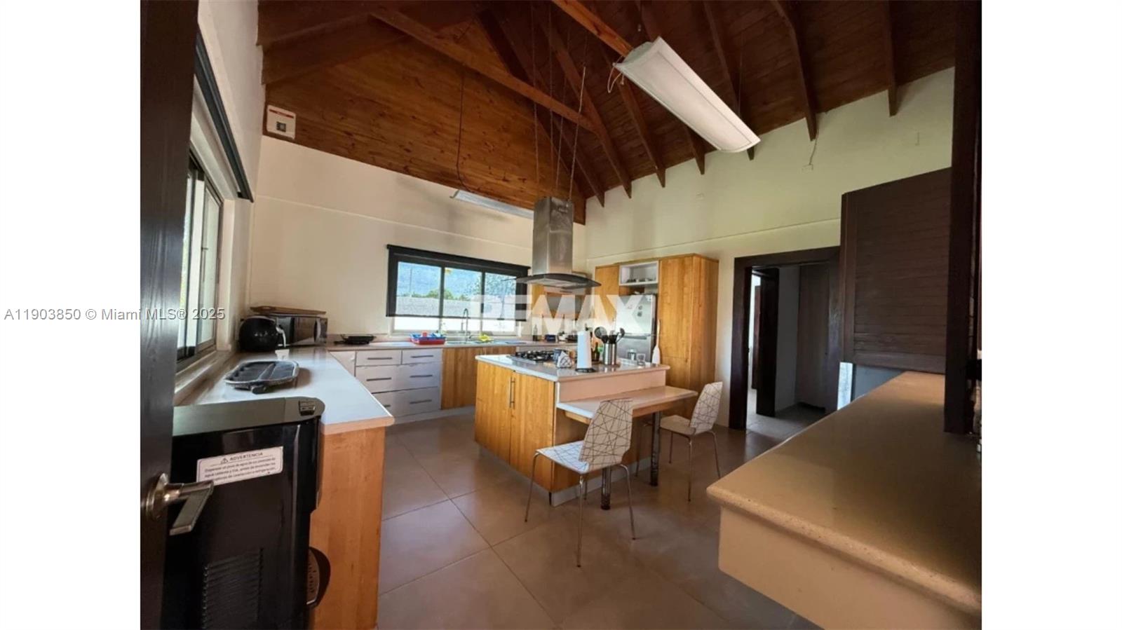 A11903850 Property Photo 9