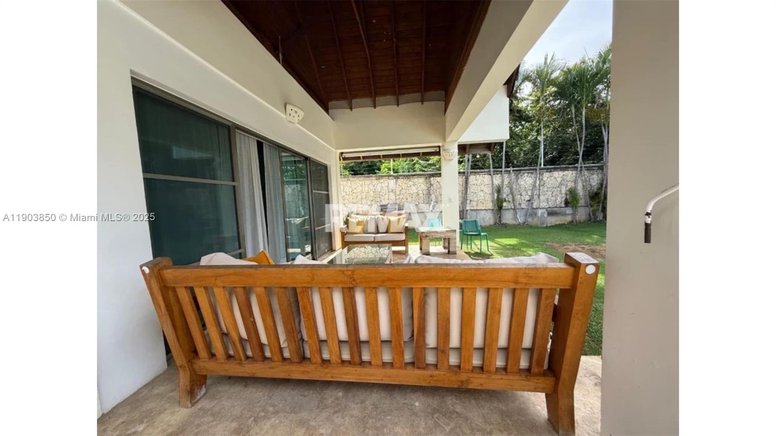 A11903850 Property Photo 10