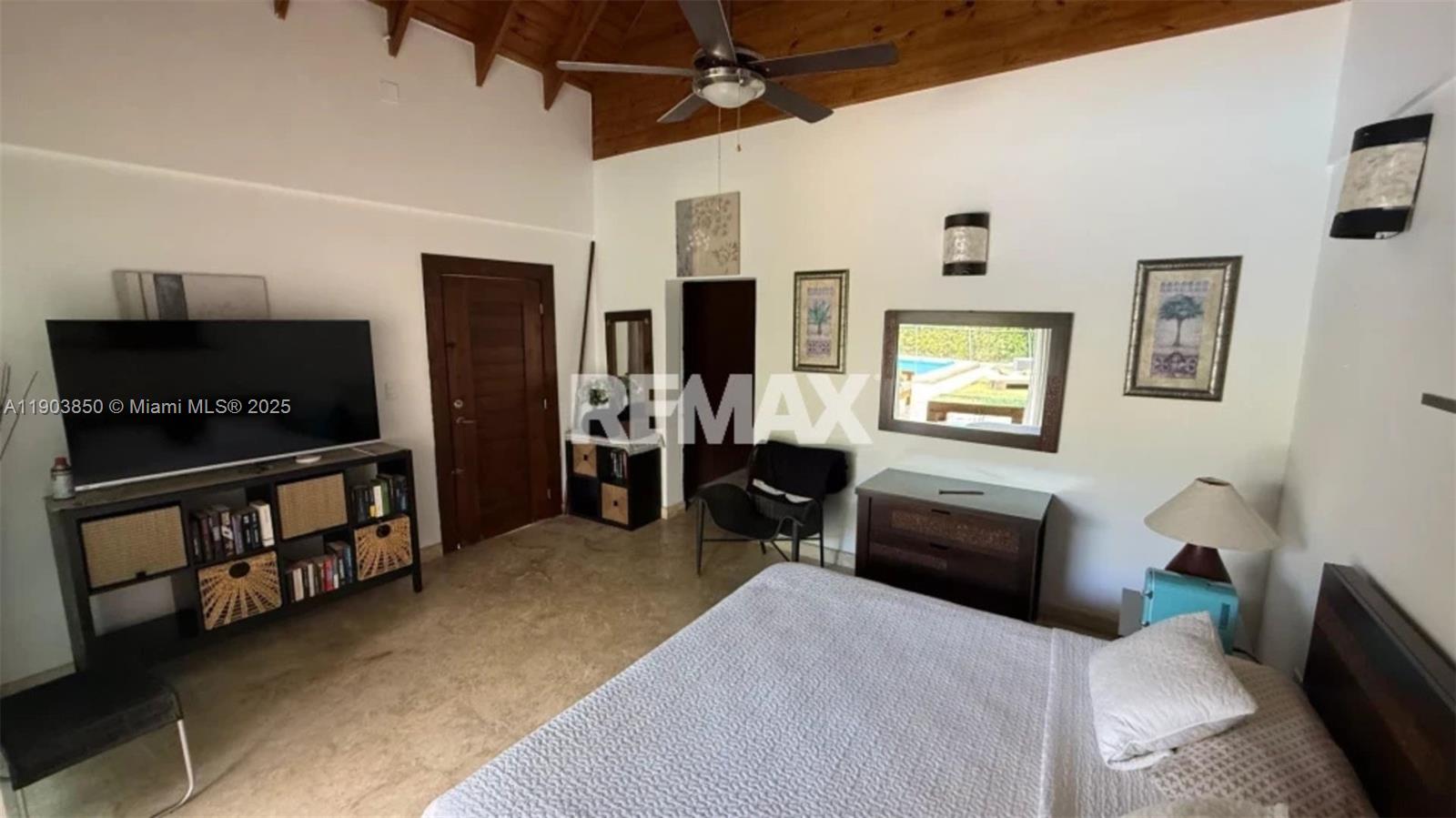 A11903850 Property Photo 11