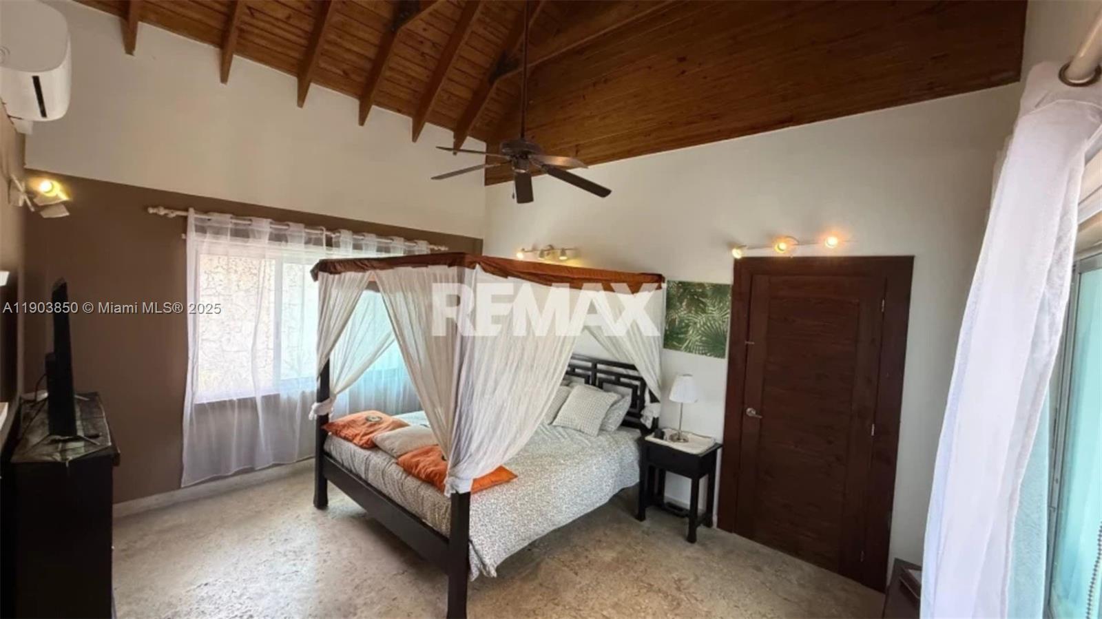 A11903850 Property Photo 12