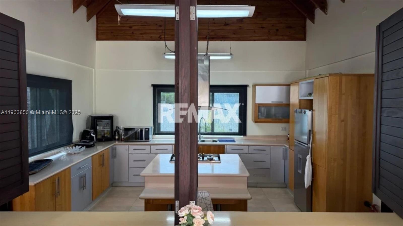 A11903850 Property Photo 13