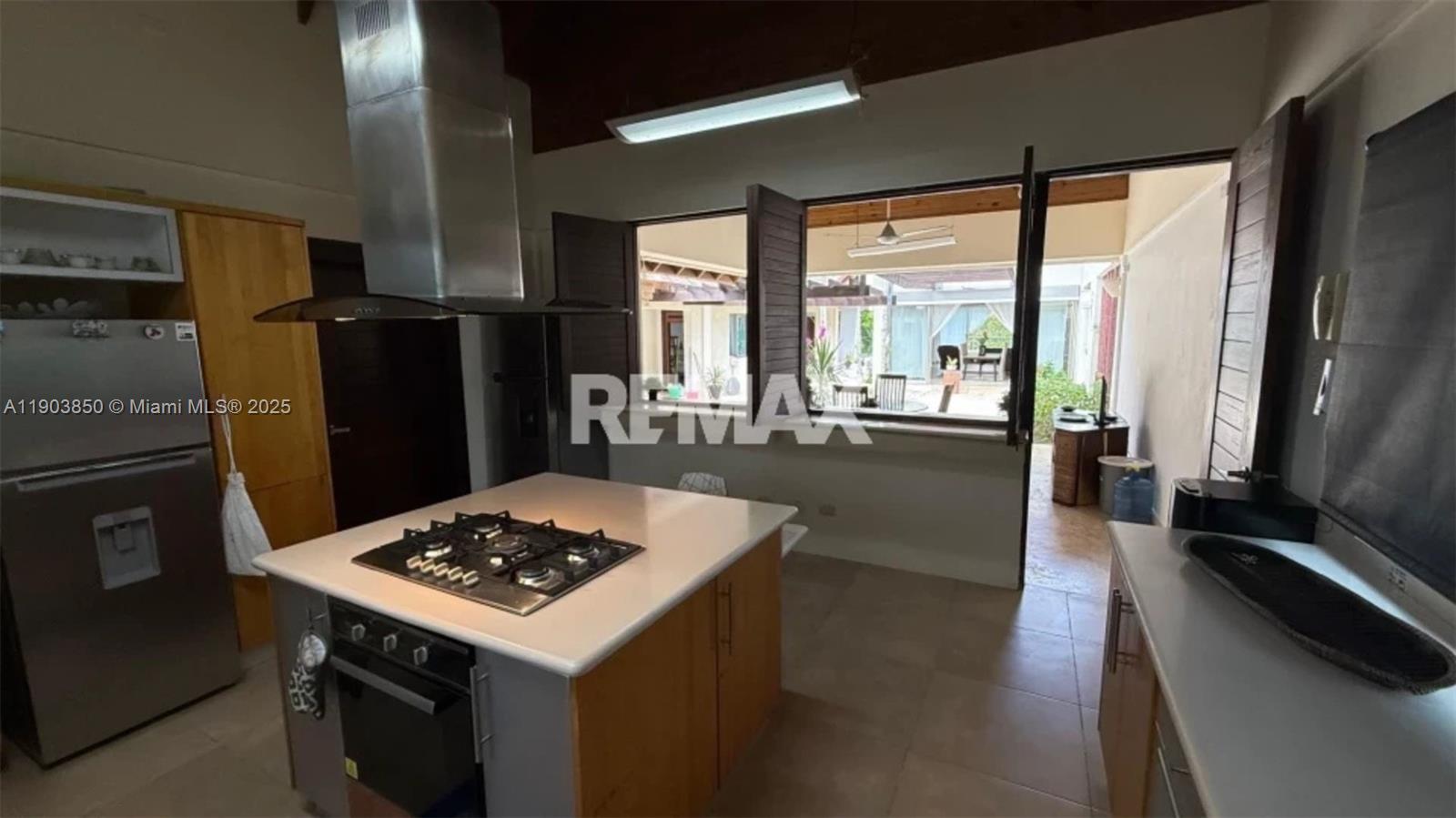 A11903850 Property Photo 14