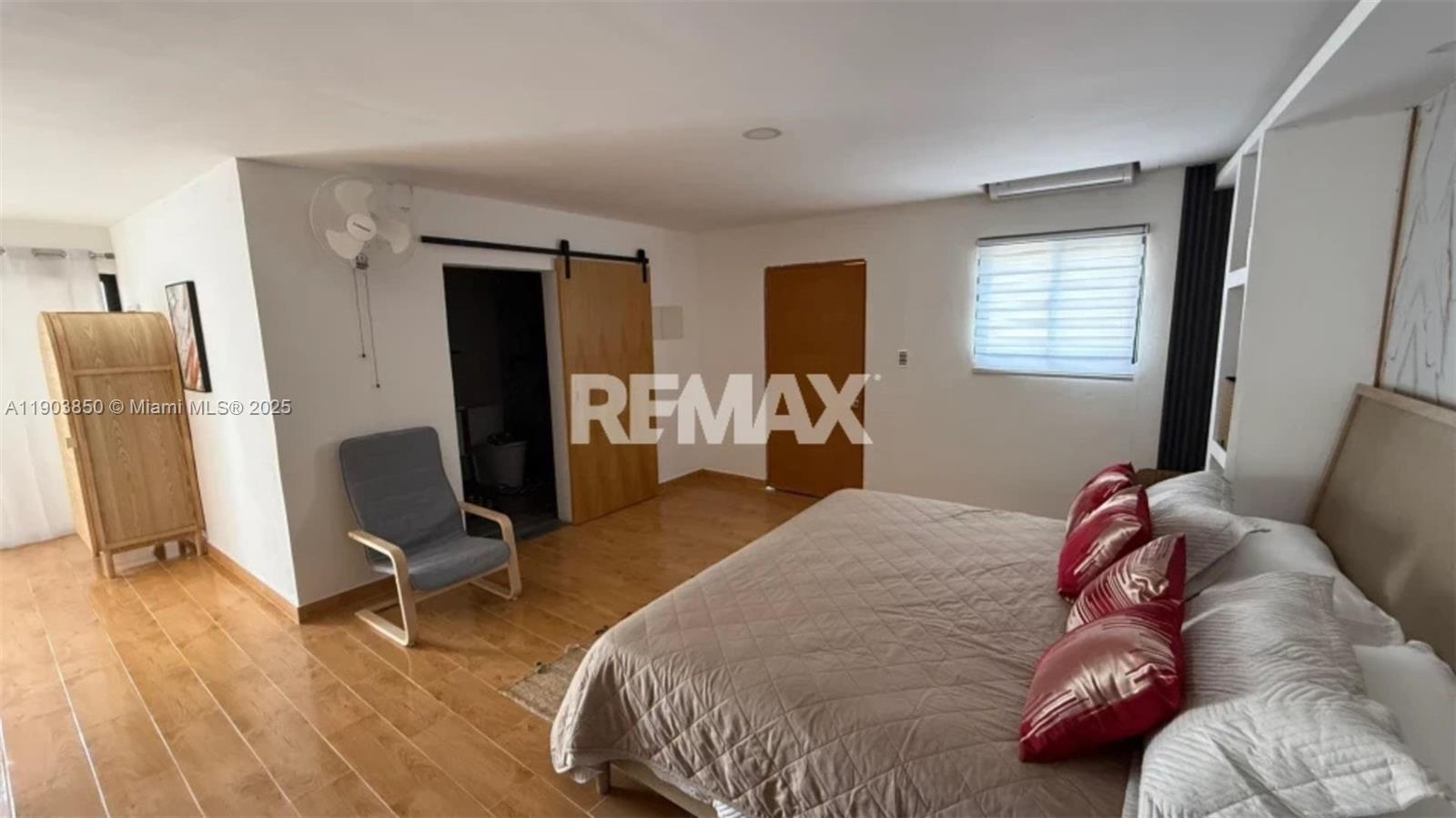 A11903850 Property Photo 15