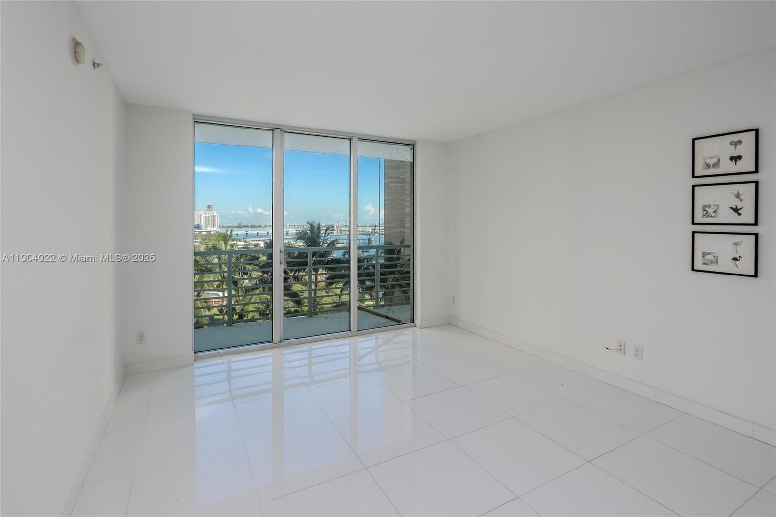 325 S Biscayne Blvd 1722 Property Photo 3