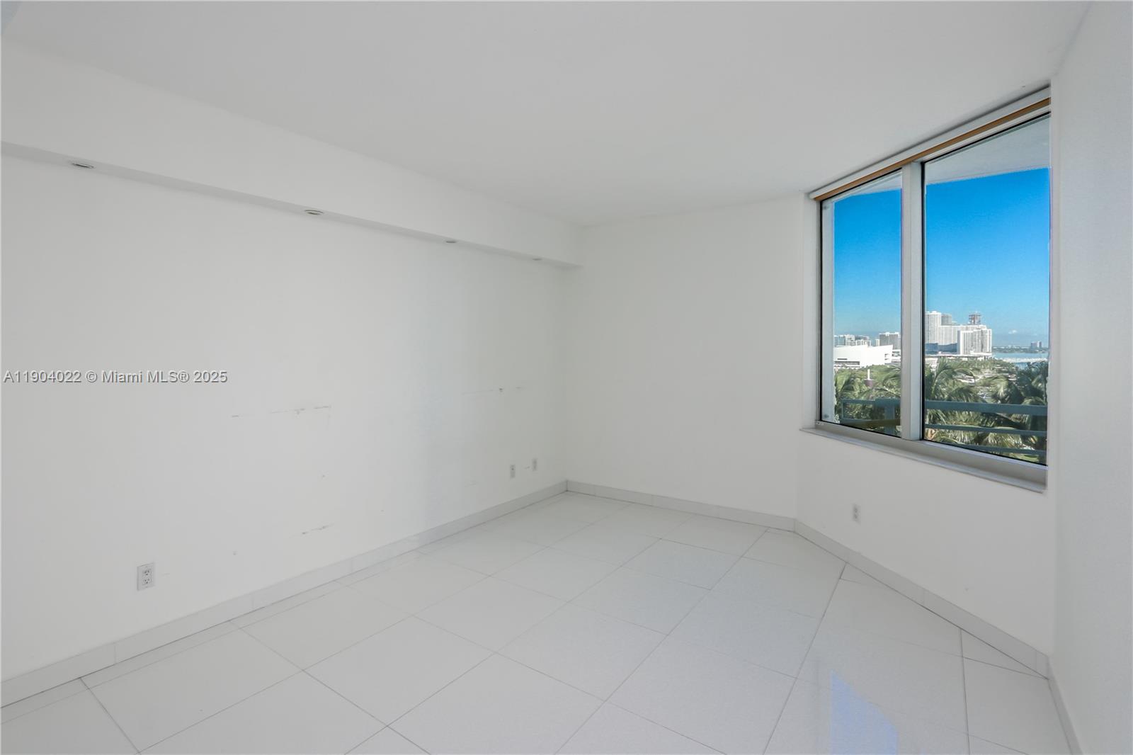 325 S Biscayne Blvd 1722 Property Photo 4