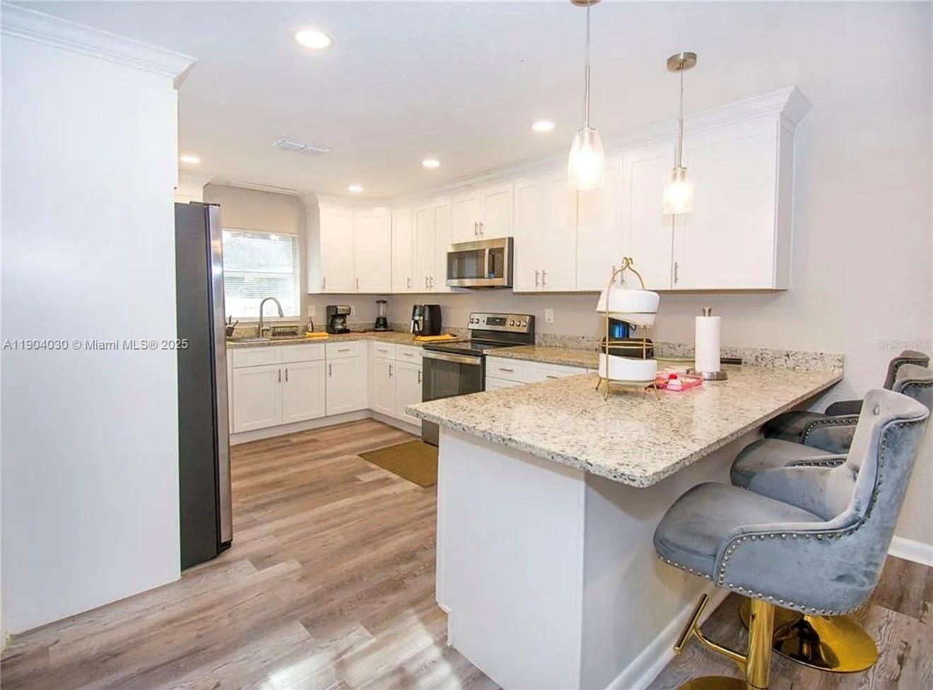 A11904030 Property Photo 10
