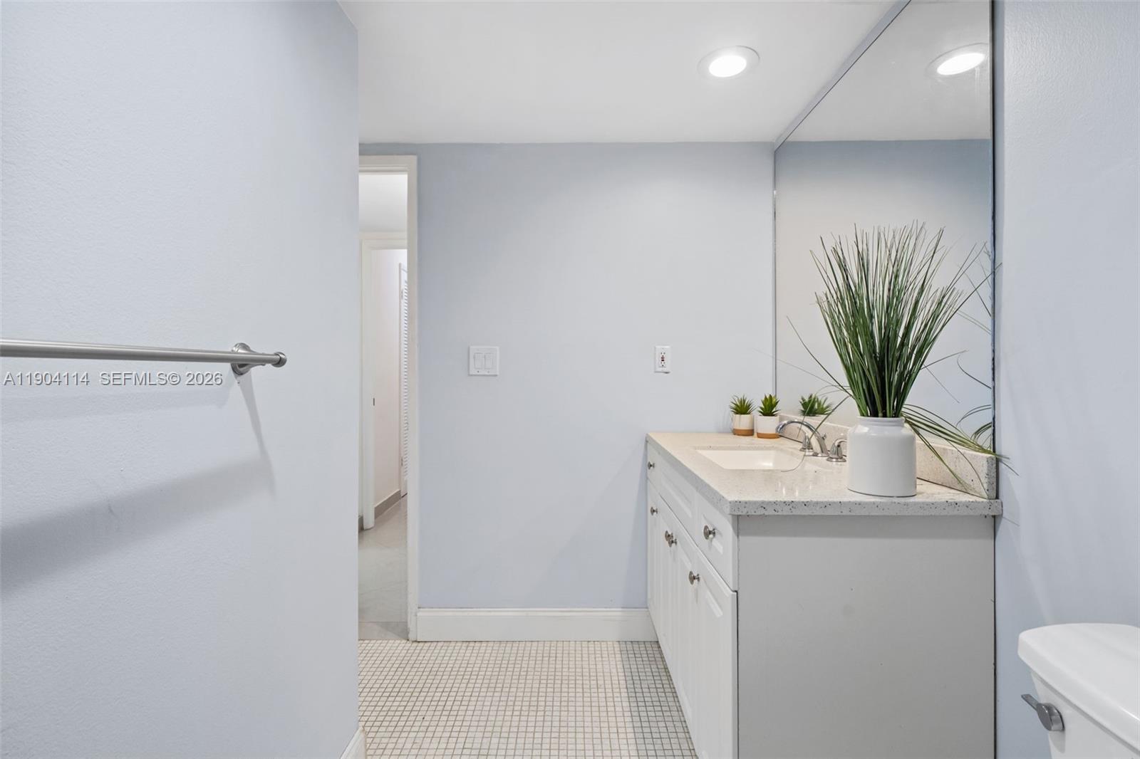 19390 Collins Ave 209 Property Photo 15