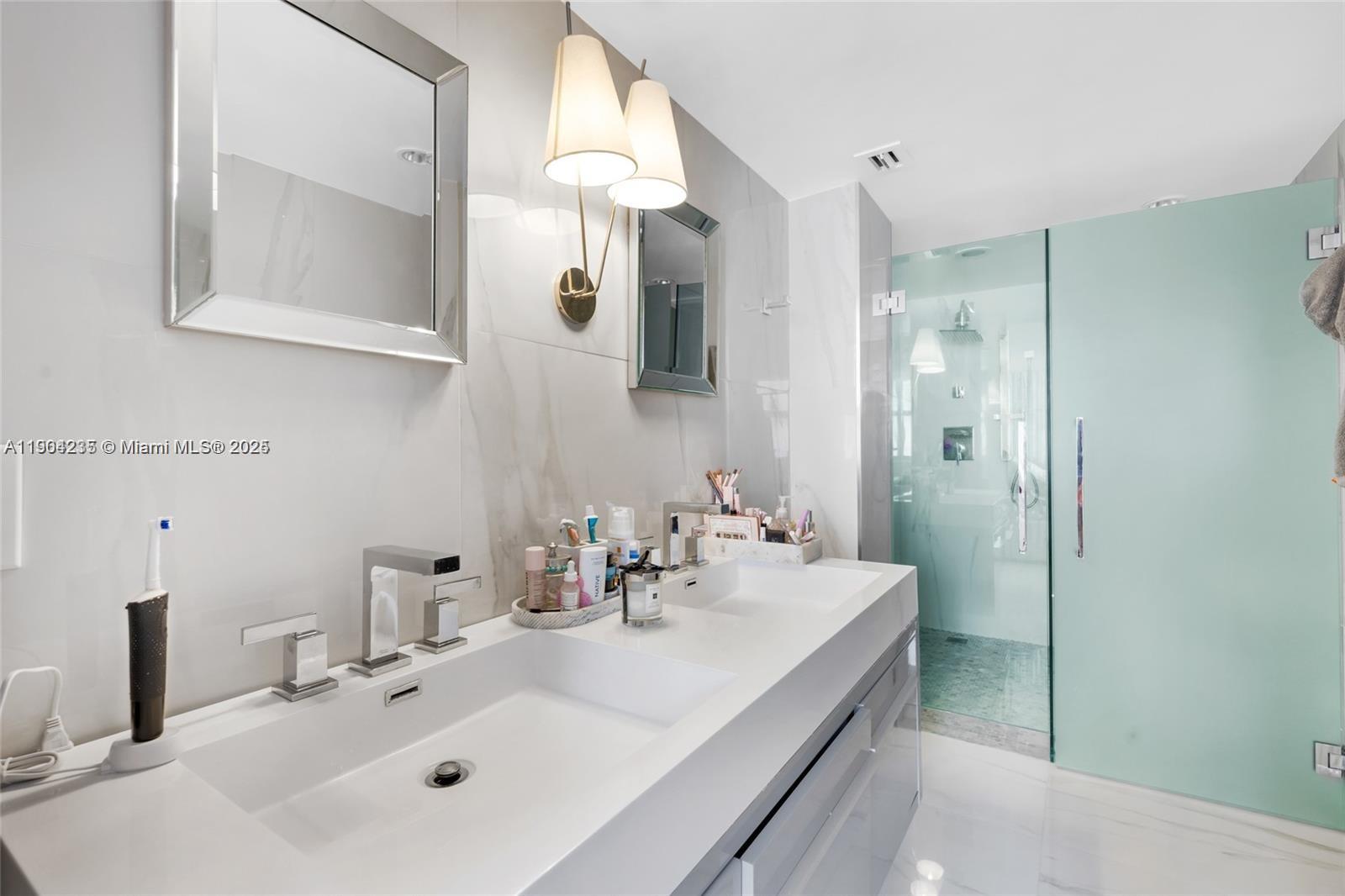 5838 Collins Ave 2f Property Photo 12