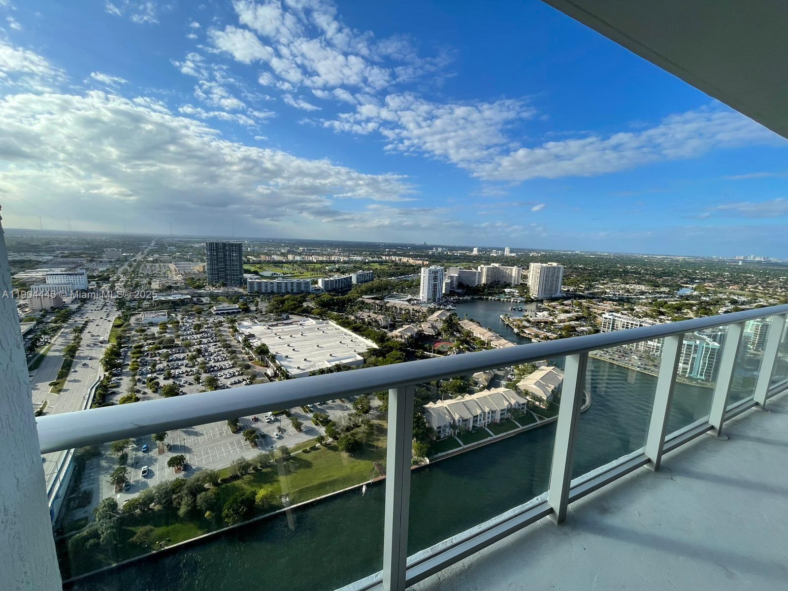 4010 S Ocean Dr R3306 Property Photo 3