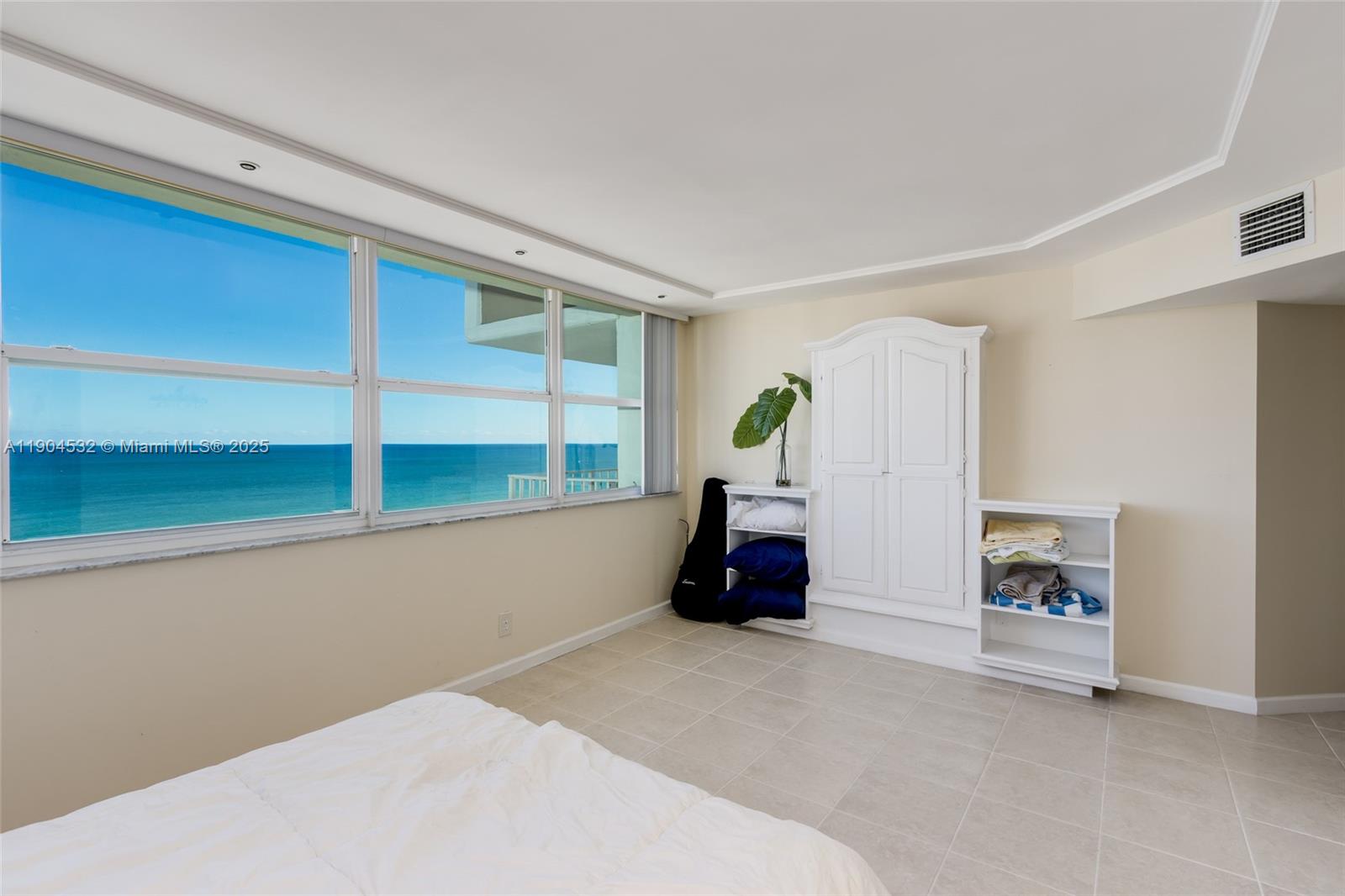 1410 S Ocean Dr 1702 Property Photo 6