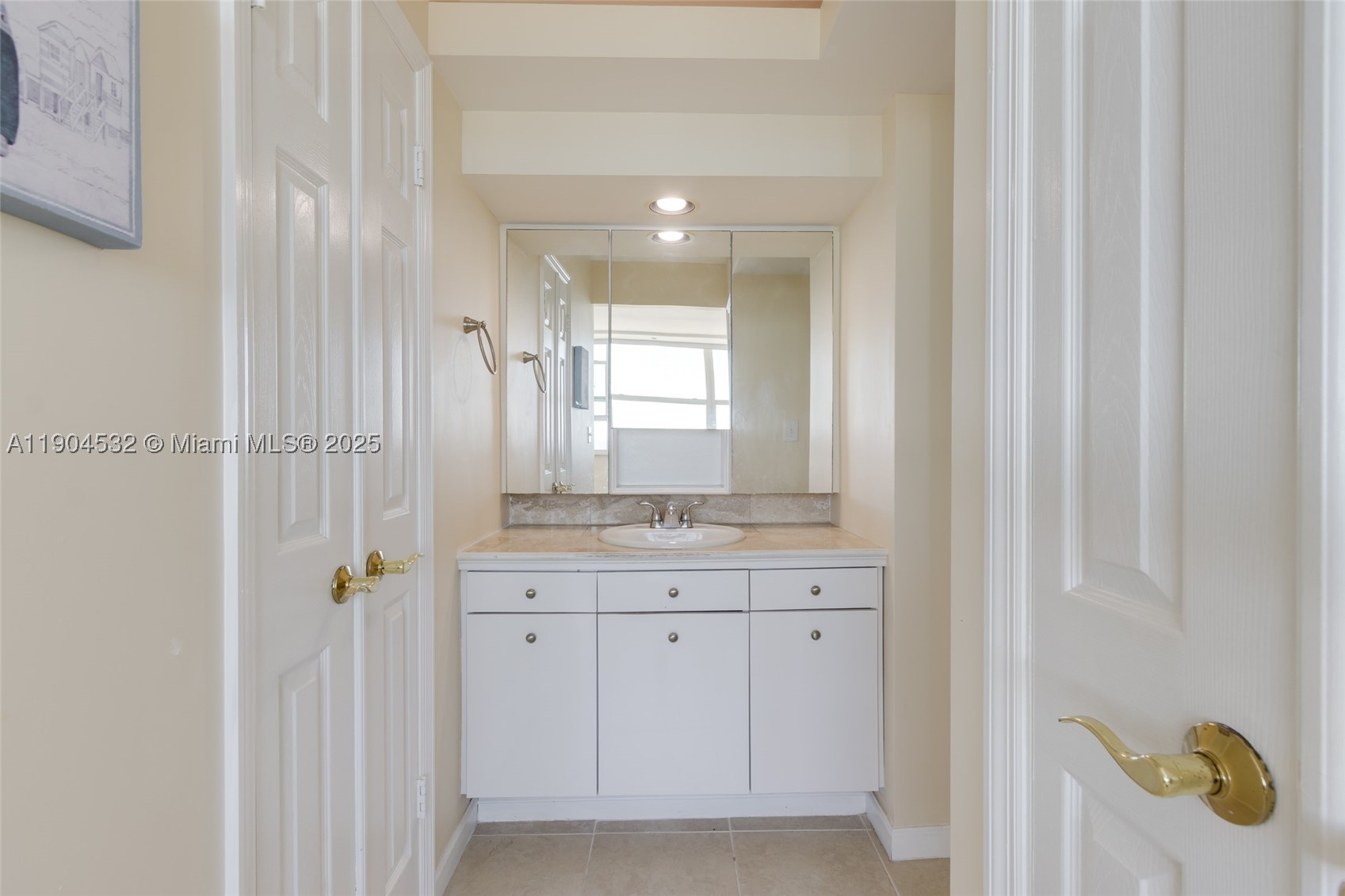 1410 S Ocean Dr 1702 Property Photo 8