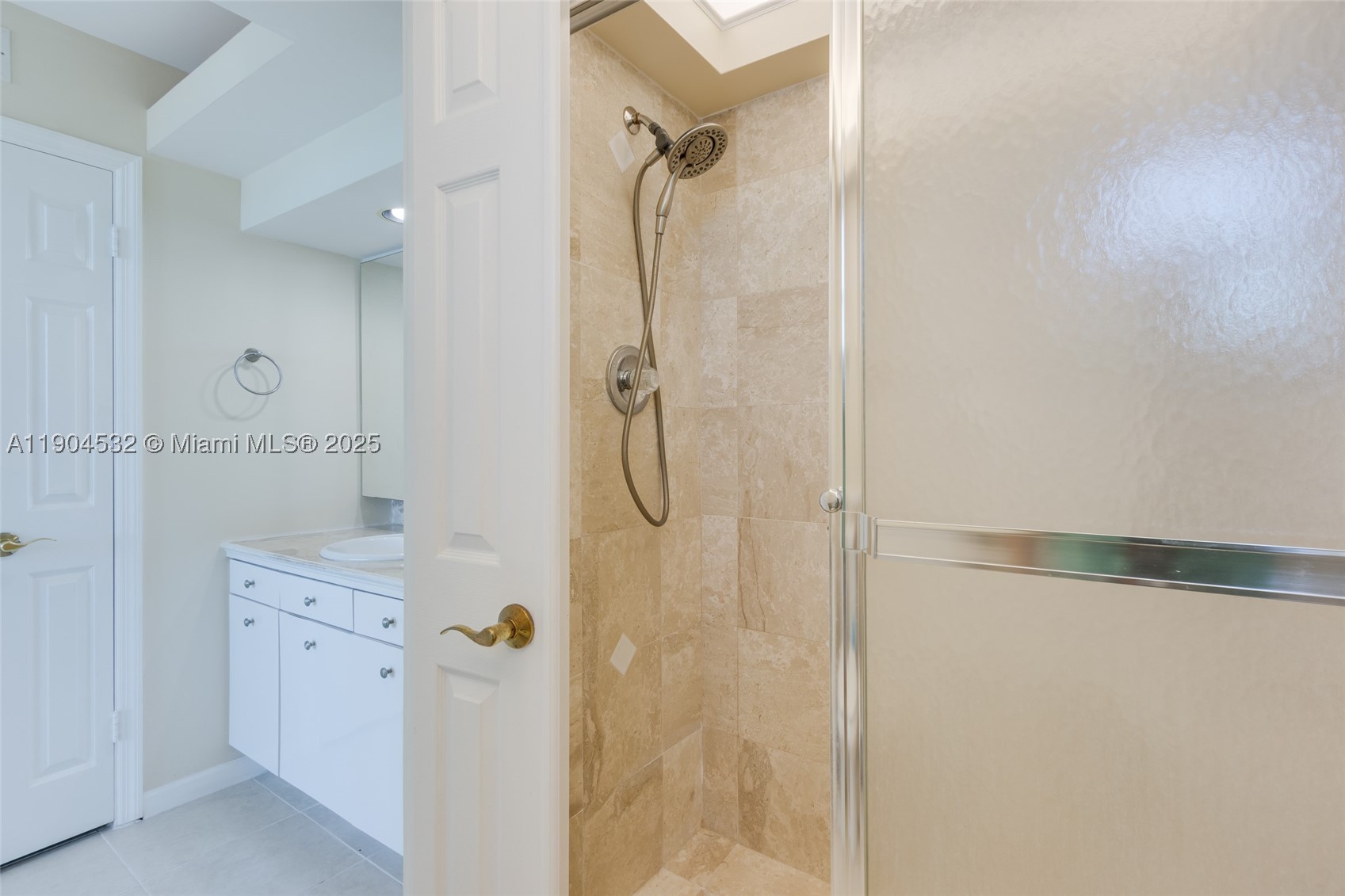 1410 S Ocean Dr 1702 Property Photo 9