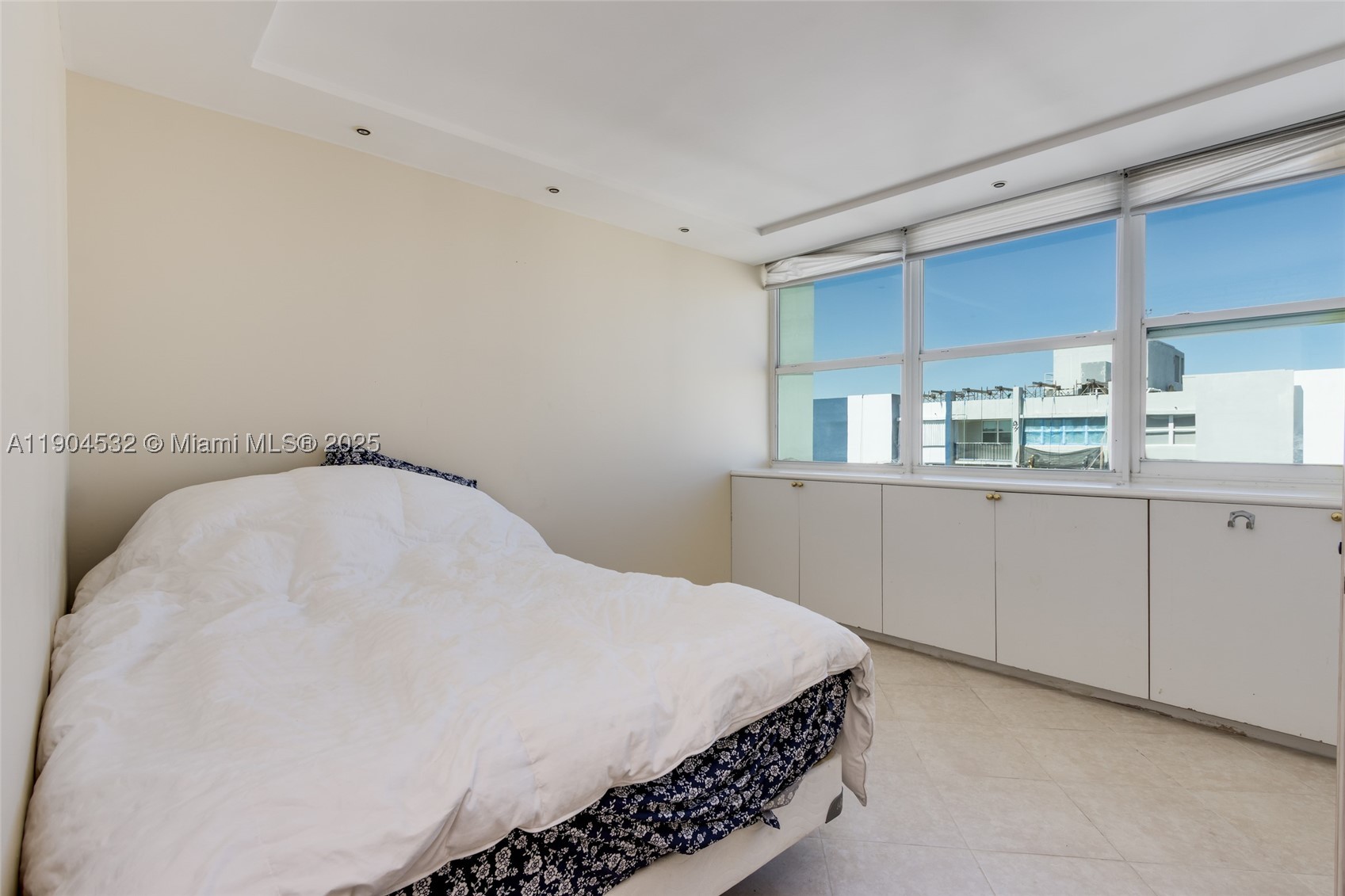 1410 S Ocean Dr 1702 Property Photo 10