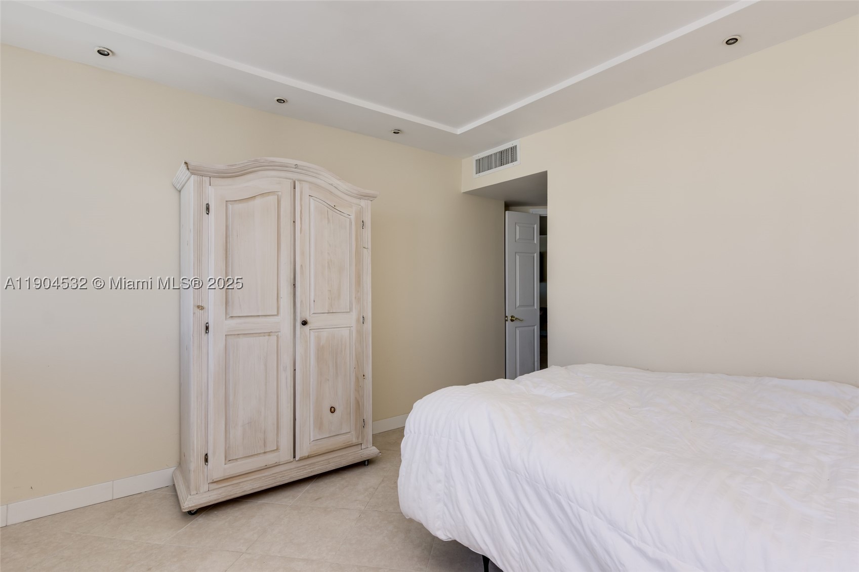 1410 S Ocean Dr 1702 Property Photo 11