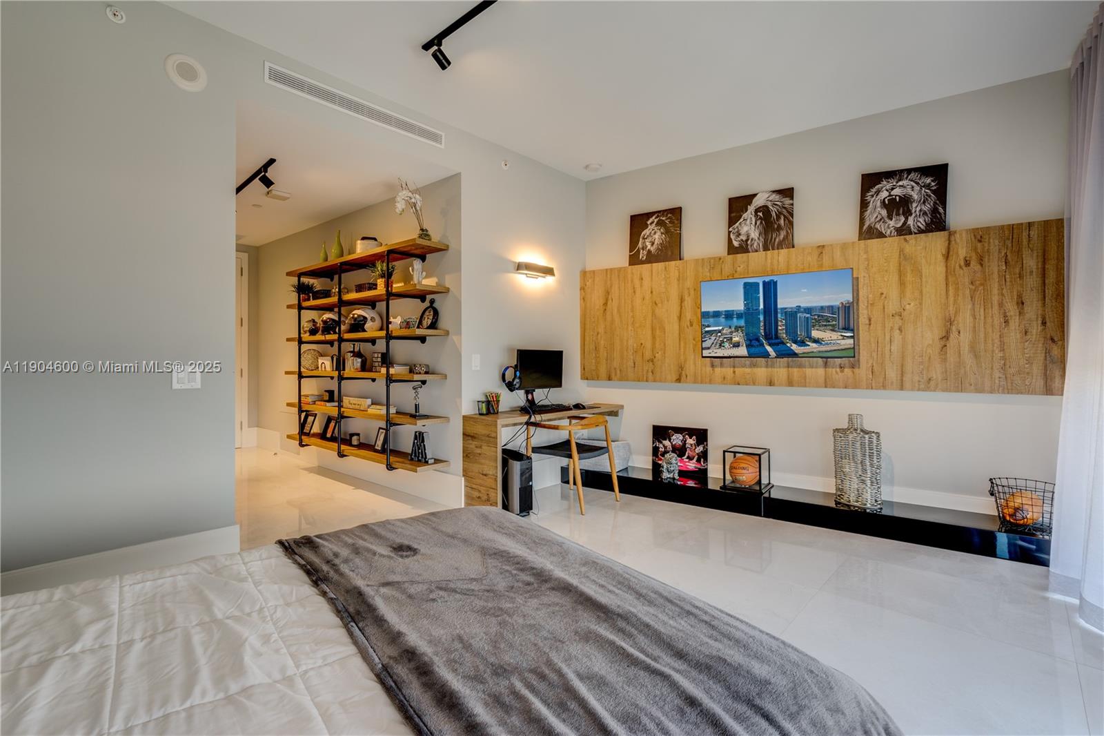 18555 Collins Ave 2403 Property Photo 17