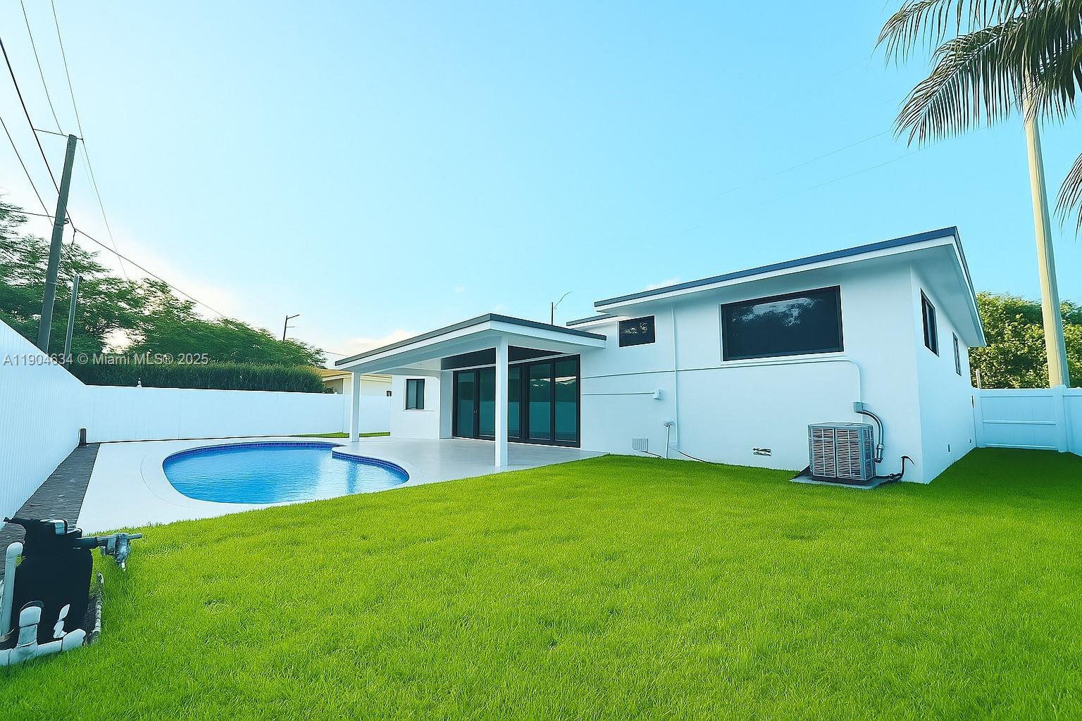 20 Ne 135th St Property Photo 2