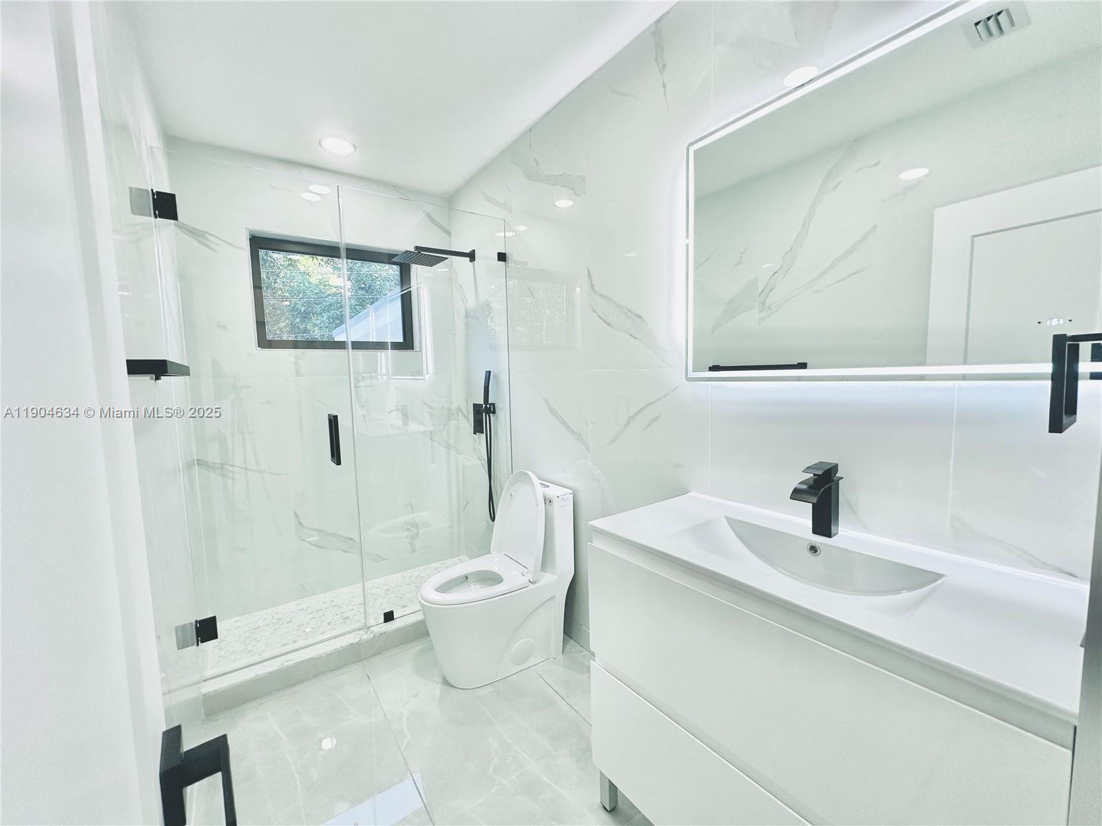 20 Ne 135th St Property Photo 5