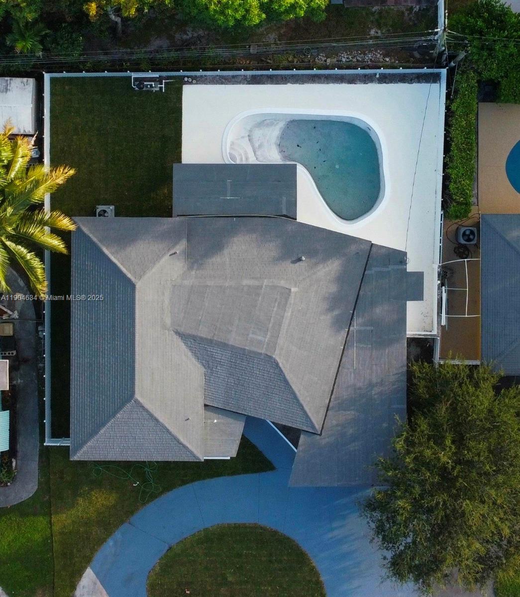 20 Ne 135th St Property Photo 6