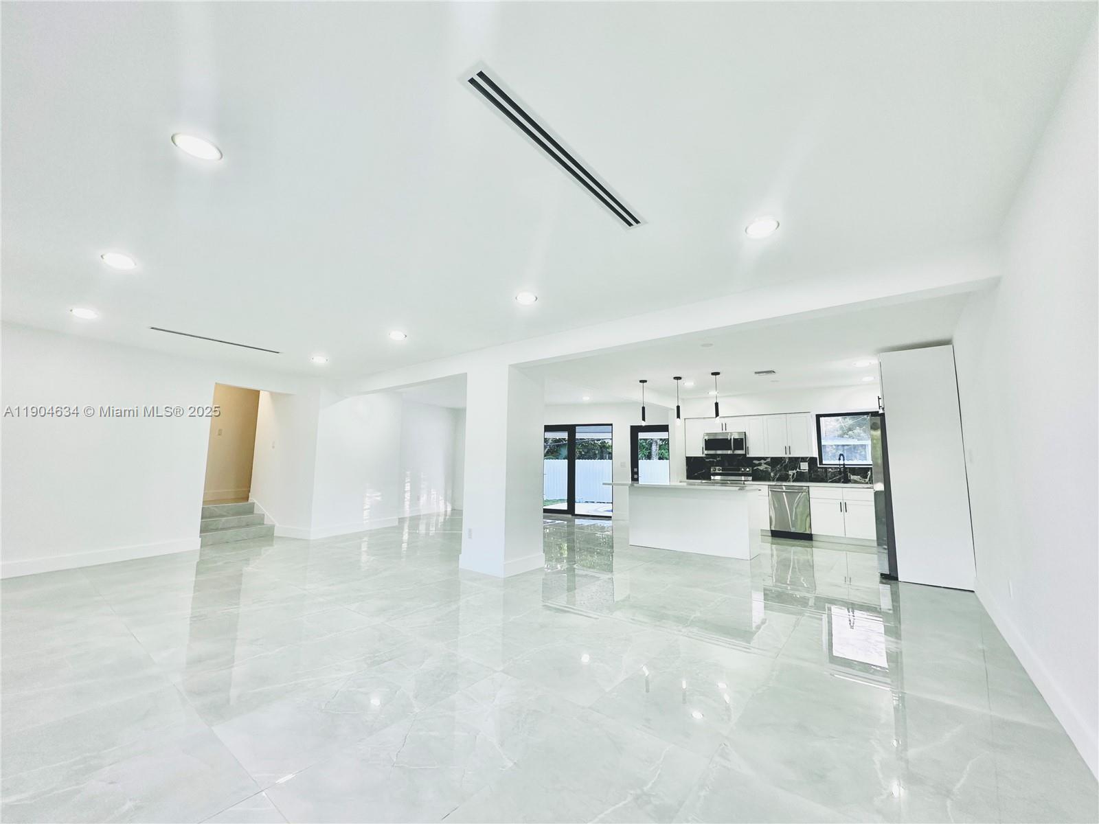 20 Ne 135th St Property Photo 9