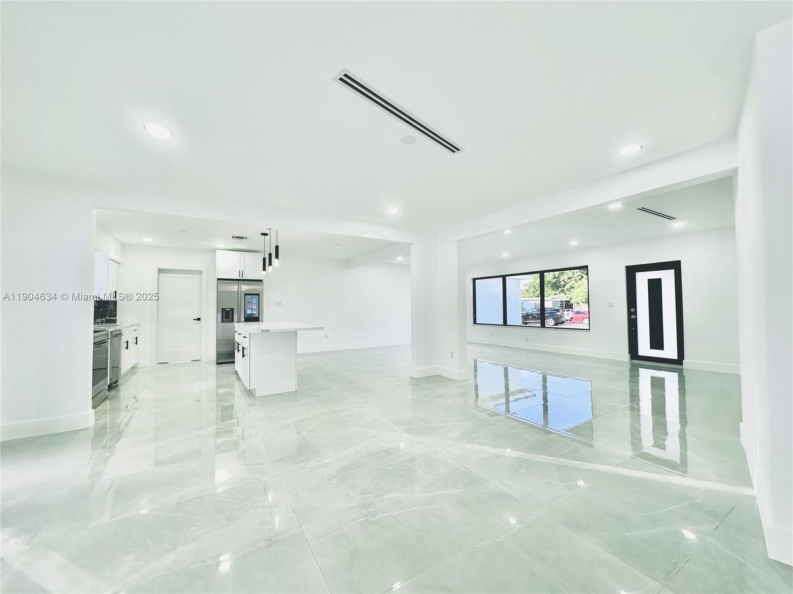 20 Ne 135th St Property Photo 10